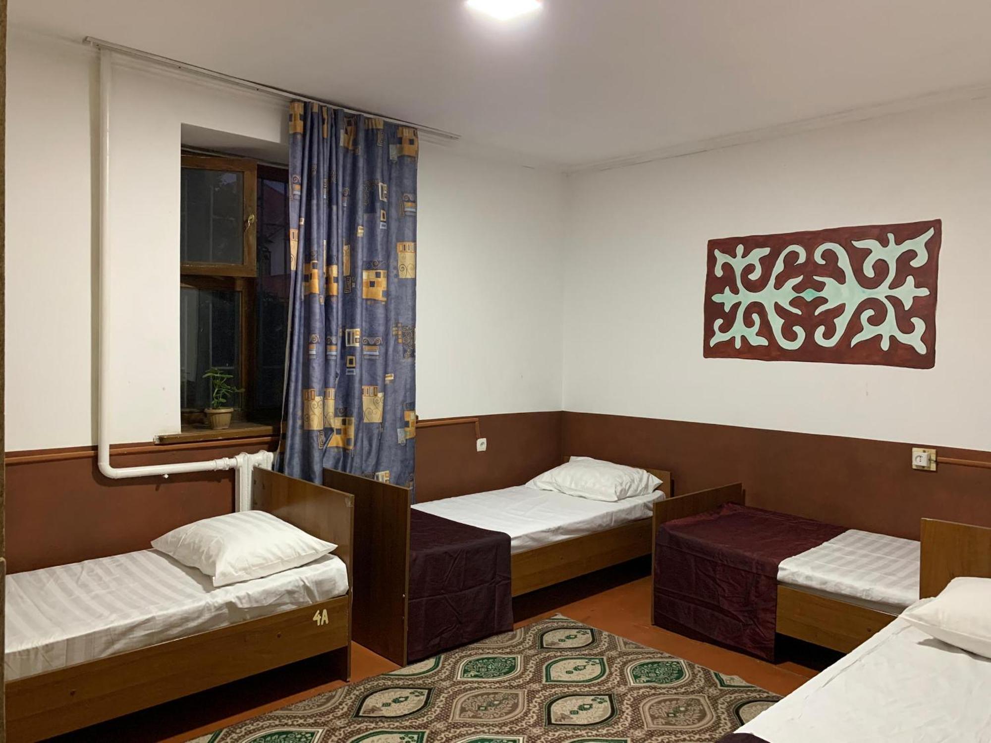Bozui Hostel Bisjkek Eksteriør bilde
